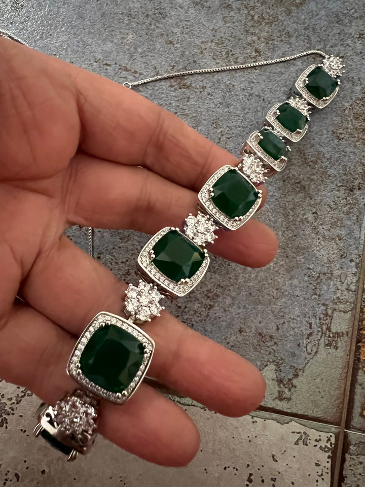 Scintillating Faux Diamond Choker Necklace with Earrings