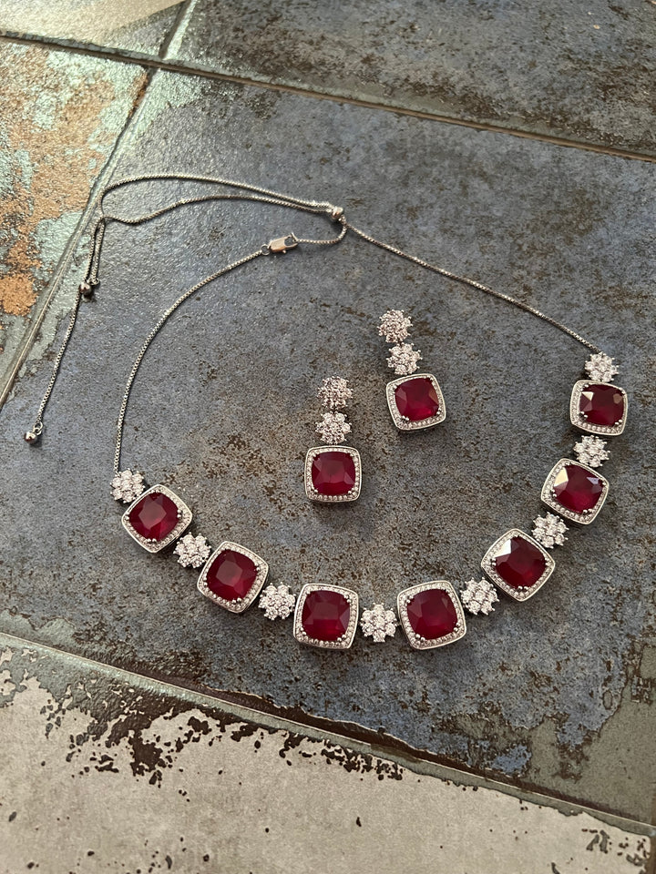 Scintillating Faux Diamond Choker Necklace with Earrings