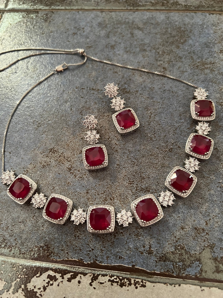 Scintillating Faux Diamond Choker Necklace with Earrings