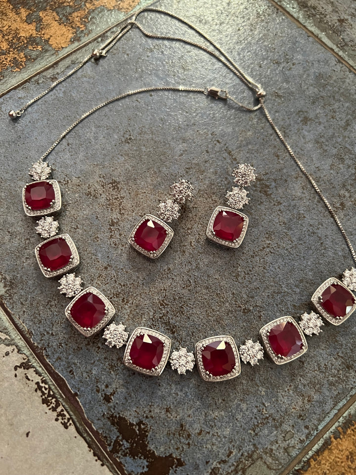 Scintillating Faux Diamond Choker Necklace with Earrings