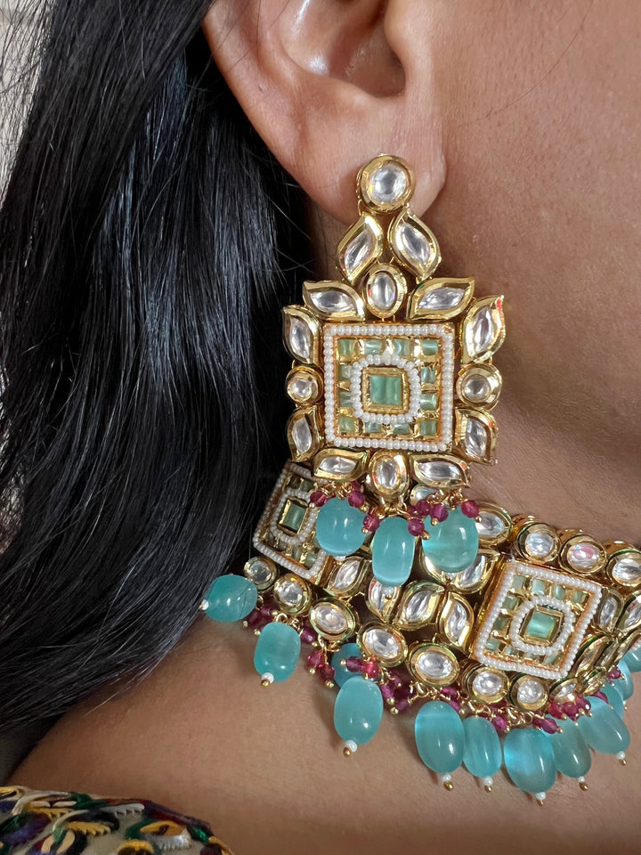 Scintillating Bridal Kundan Choker with Earrings and Maangtikka