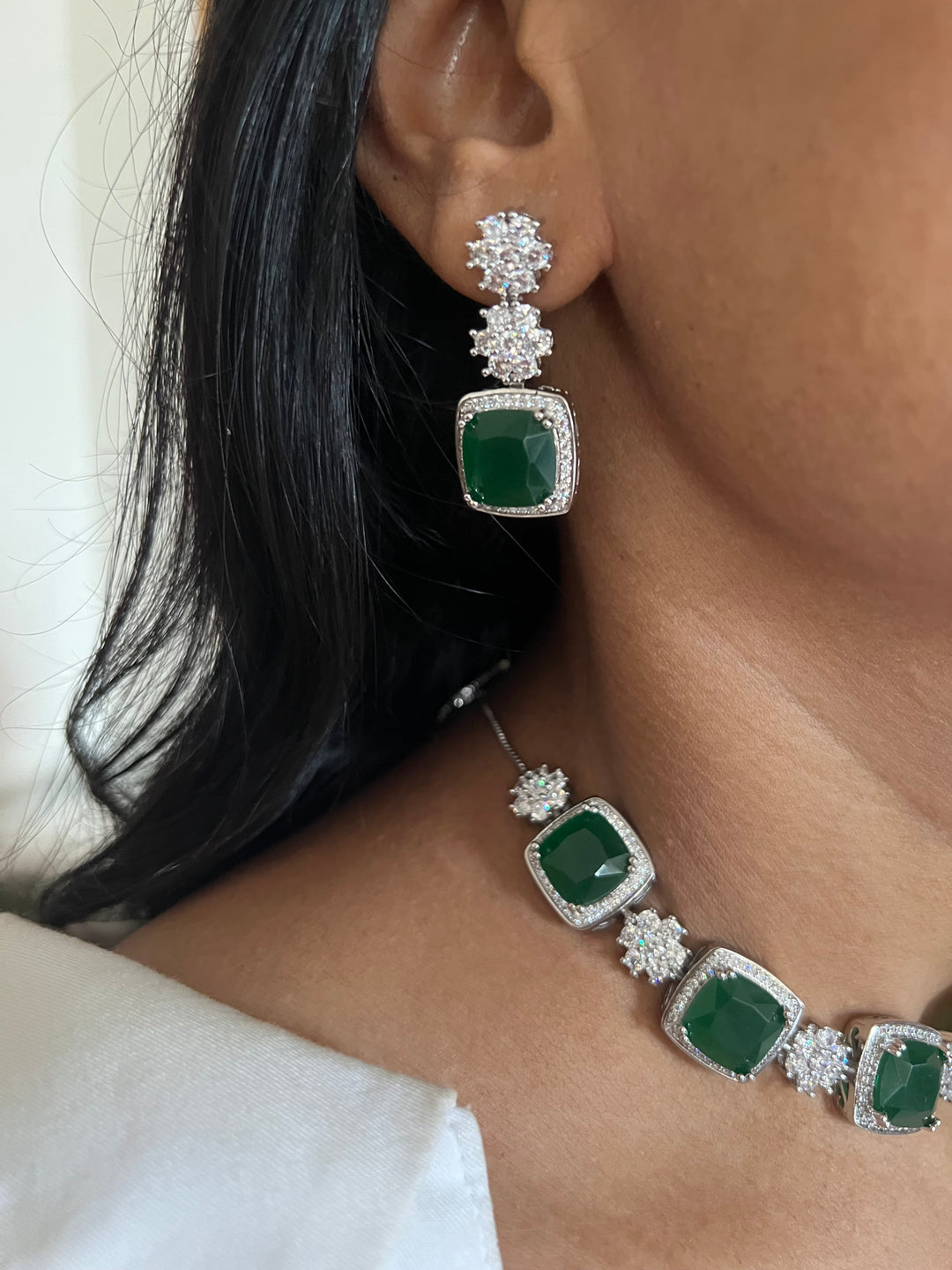 Scintillating Faux Diamond Choker Necklace with Earrings