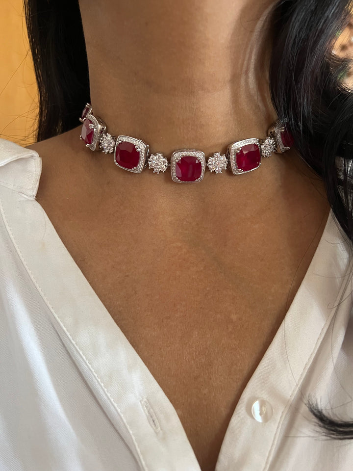 Scintillating Faux Diamond Choker Necklace with Earrings