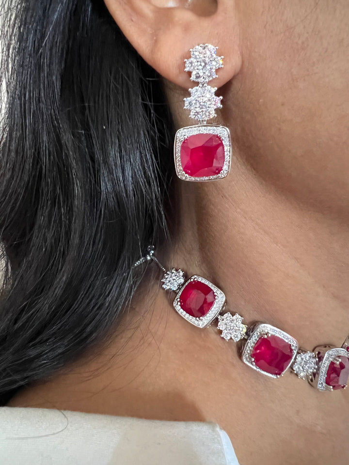 Scintillating Faux Diamond Choker Necklace with Earrings