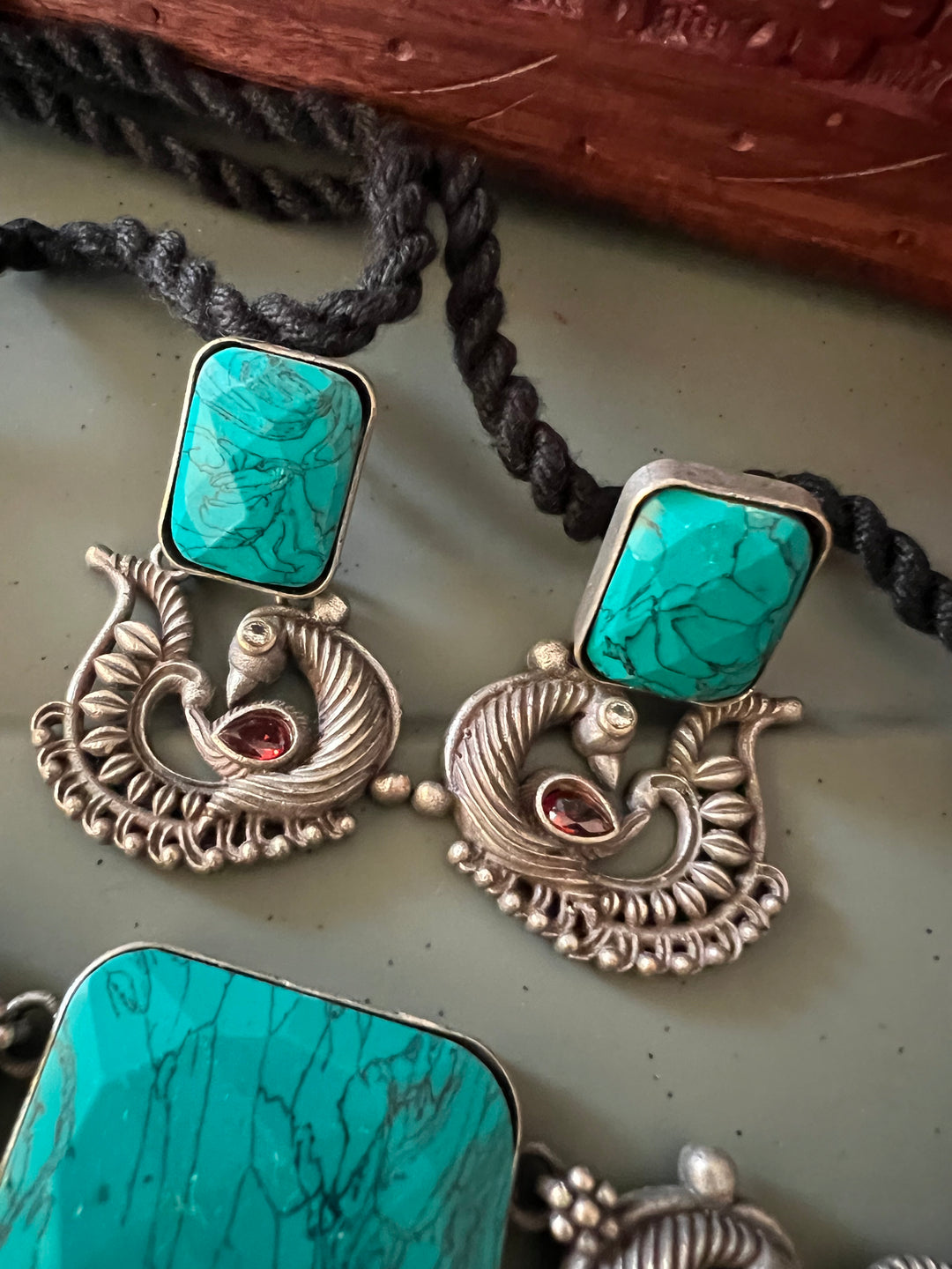 Elegant Choker Necklace Set - Unmatched Quality and Style