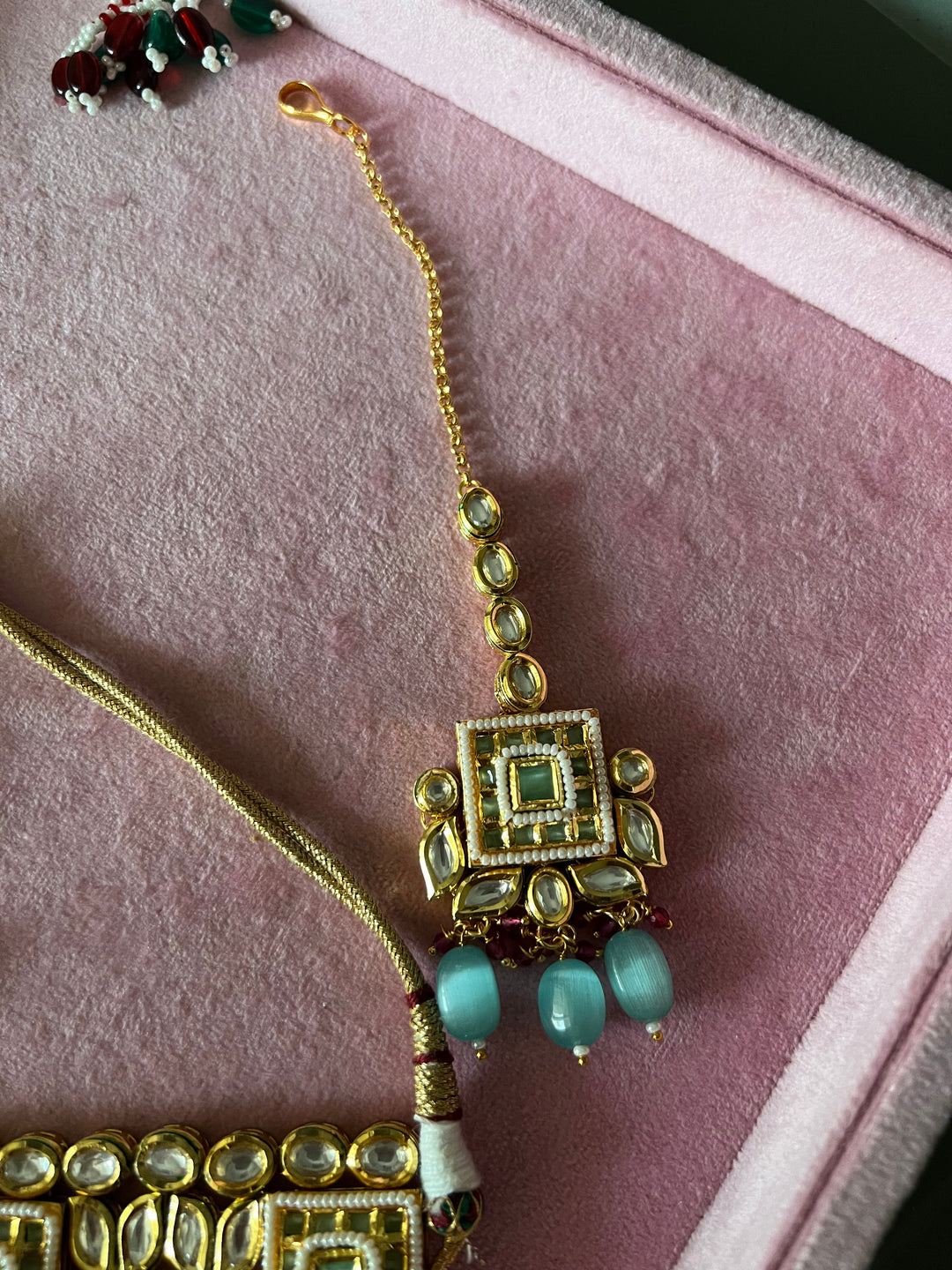 Scintillating Bridal Kundan Choker with Earrings and Maangtikka