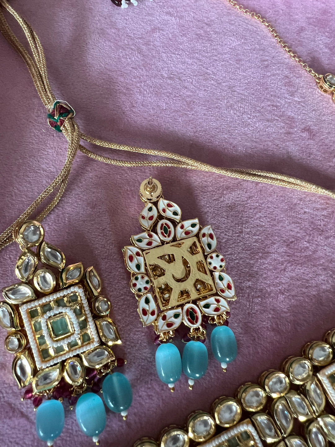 Scintillating Bridal Kundan Choker with Earrings and Maangtikka