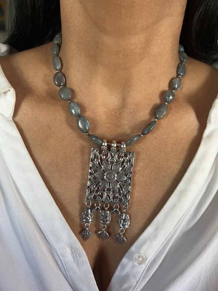 Statement 925 Silver Pendant with Labradorite Necklace