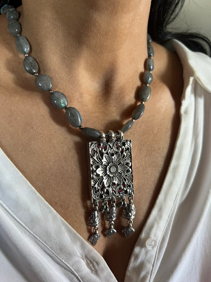 Statement 925 Silver Pendant with Labradorite Necklace