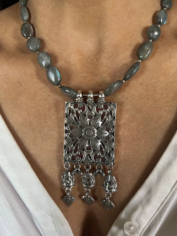 Statement 925 Silver Pendant with Labradorite Necklace