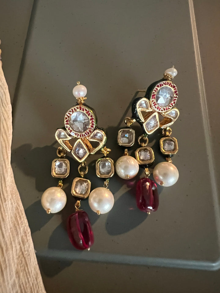 Elegant Kundan Necklace Set