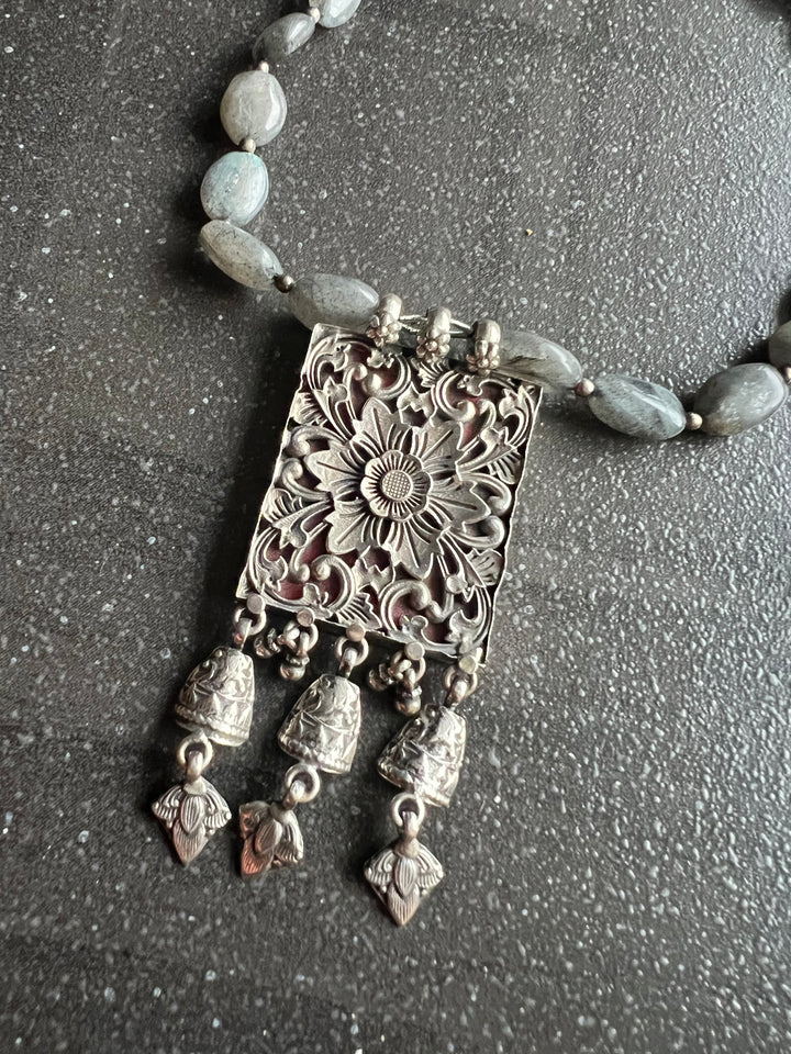 Statement 925 Silver Pendant with Labradorite Necklace