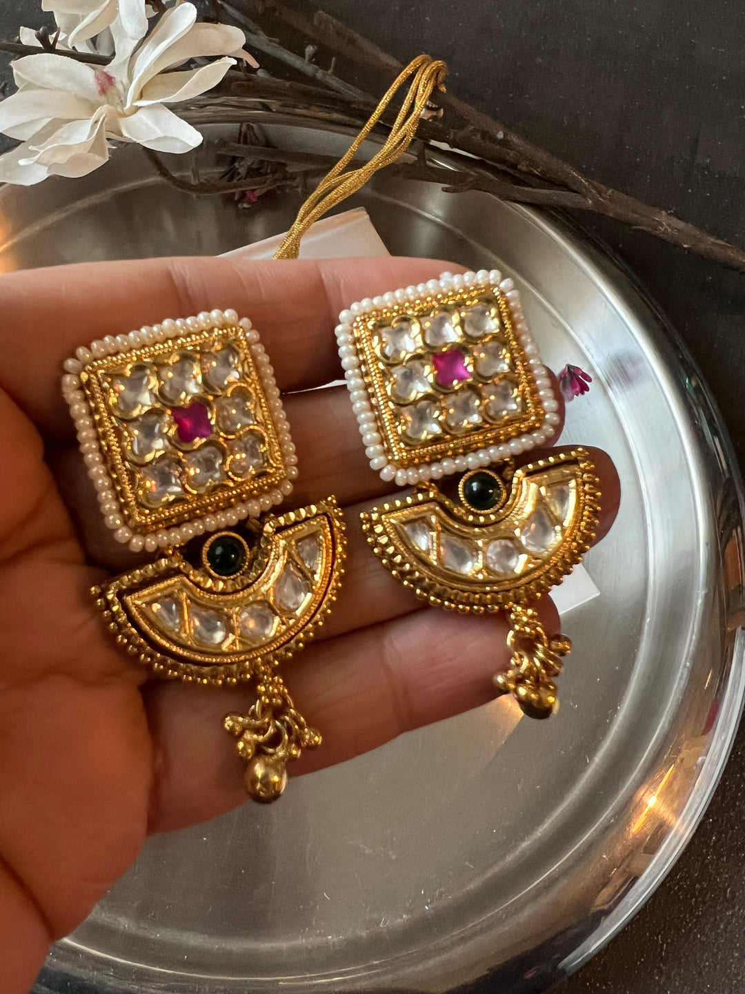 Elegant Kundan Choker with Earrings