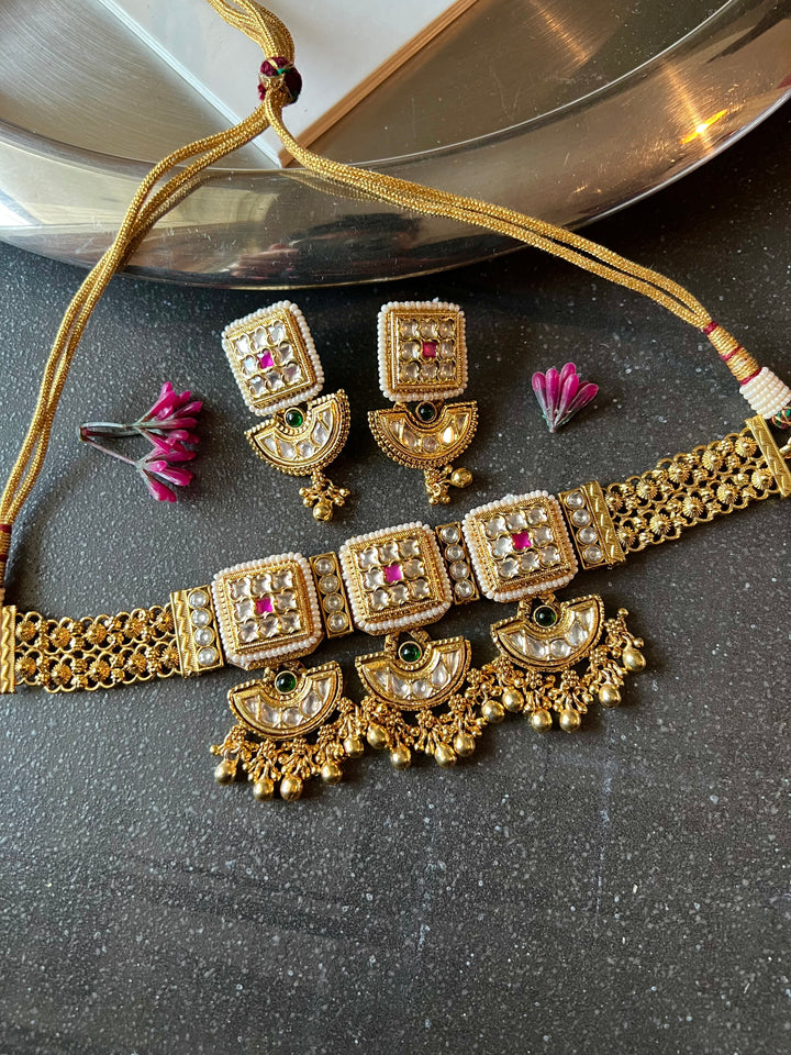 Elegant Kundan Choker with Earrings
