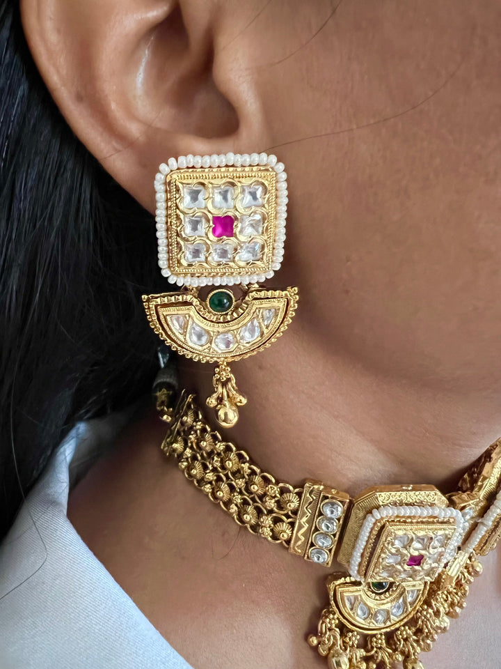 Elegant Kundan Choker with Earrings