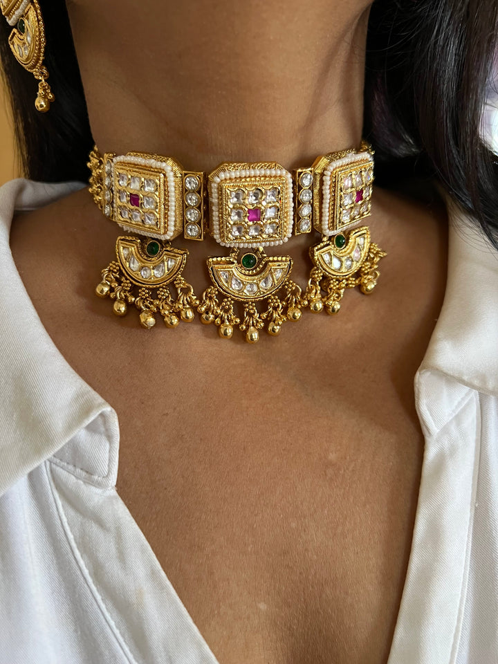 Elegant Kundan Choker with Earrings