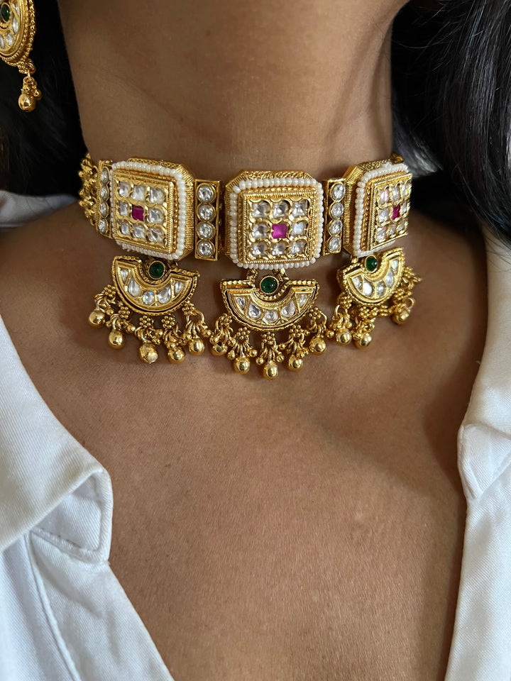 Elegant Kundan Choker with Earrings