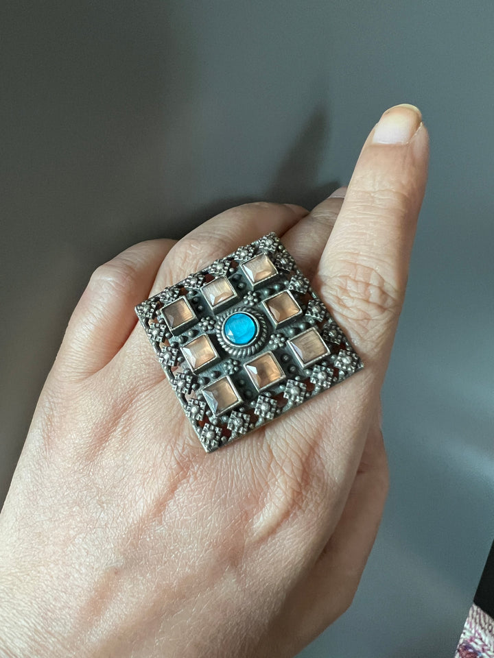 Antique Stone Ring - A Touch of Timeless Beauty