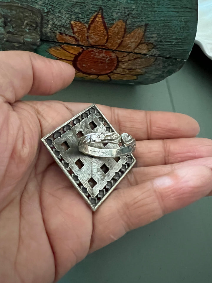 Antique Stone Ring - A Touch of Timeless Beauty