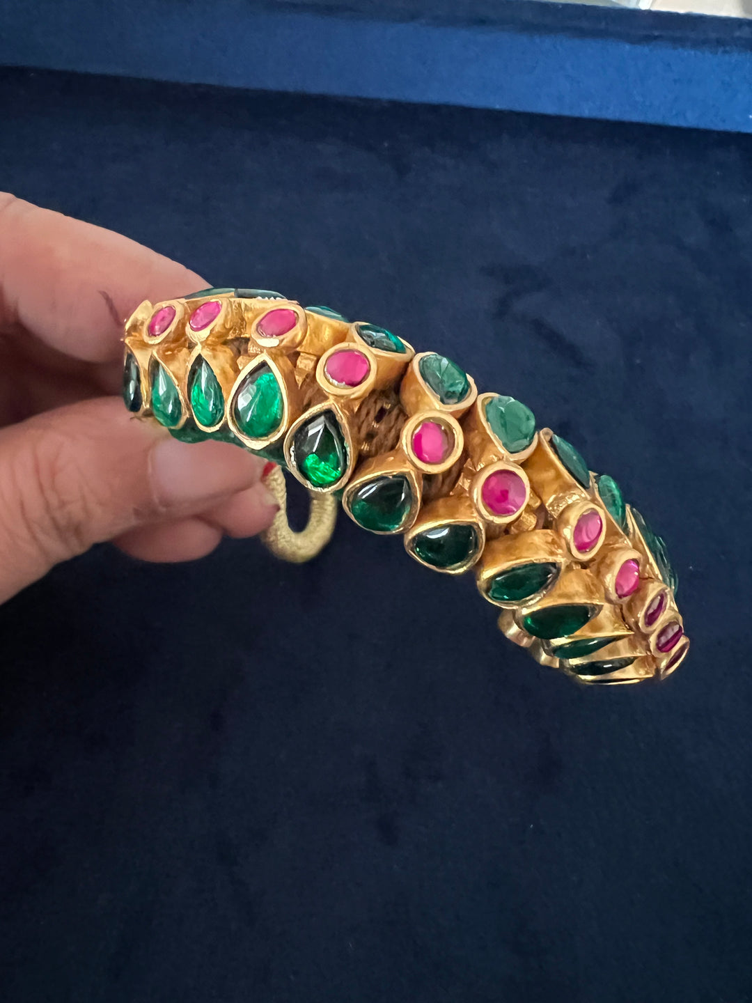 Handcrafted Opulence: Indian Traditional Bracelet with Luxurious Velvet Lining