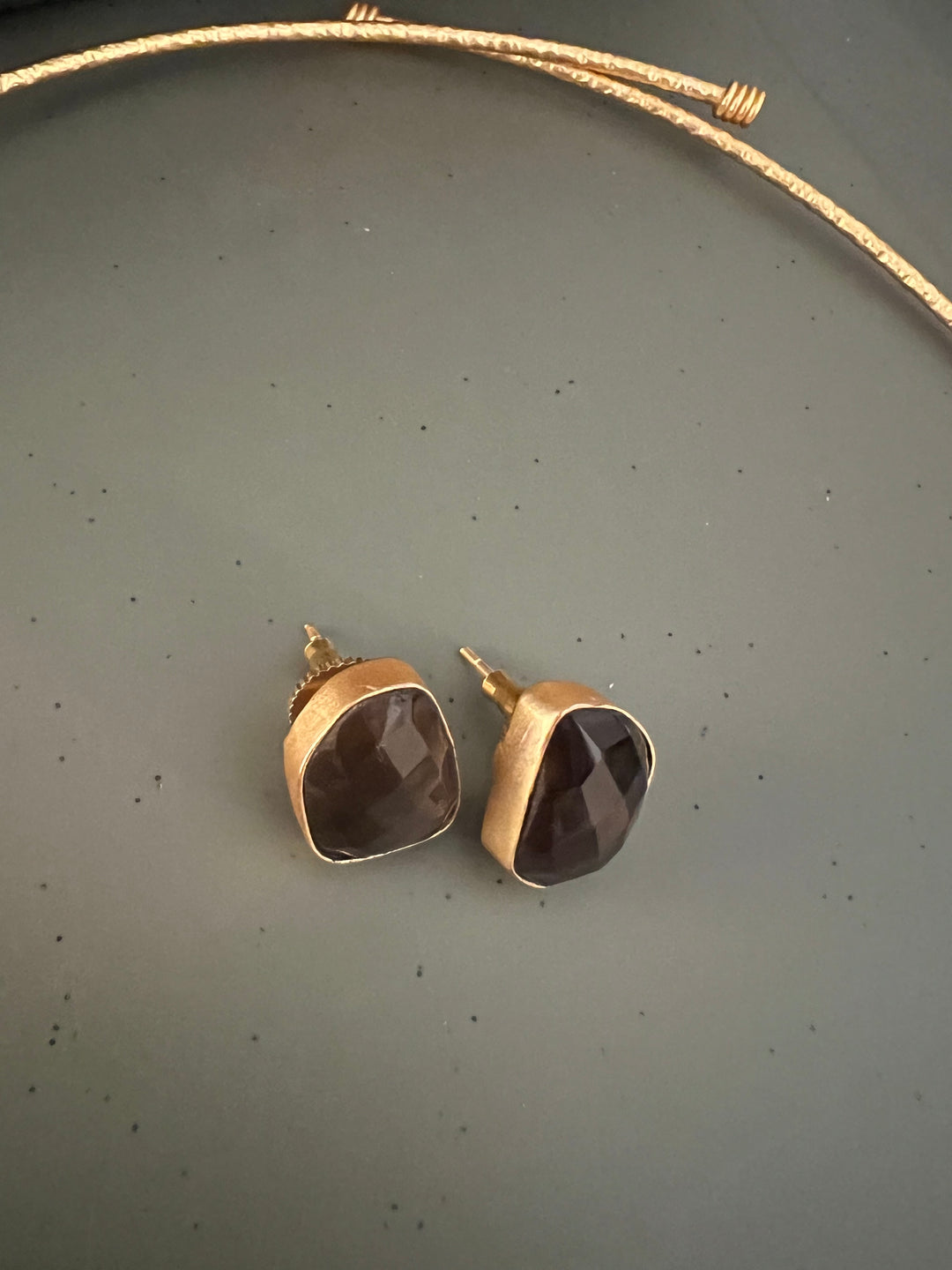 Elegant Natural Gemstones Hasli Necklace Set - Unmatched Quality and Style