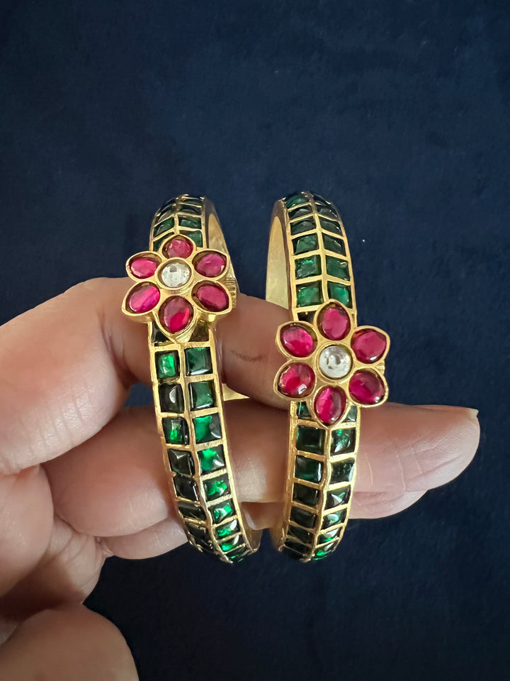 Exquisite Jadau Kundan Bangle Set - Unparalleled Quality and Craftsmanship