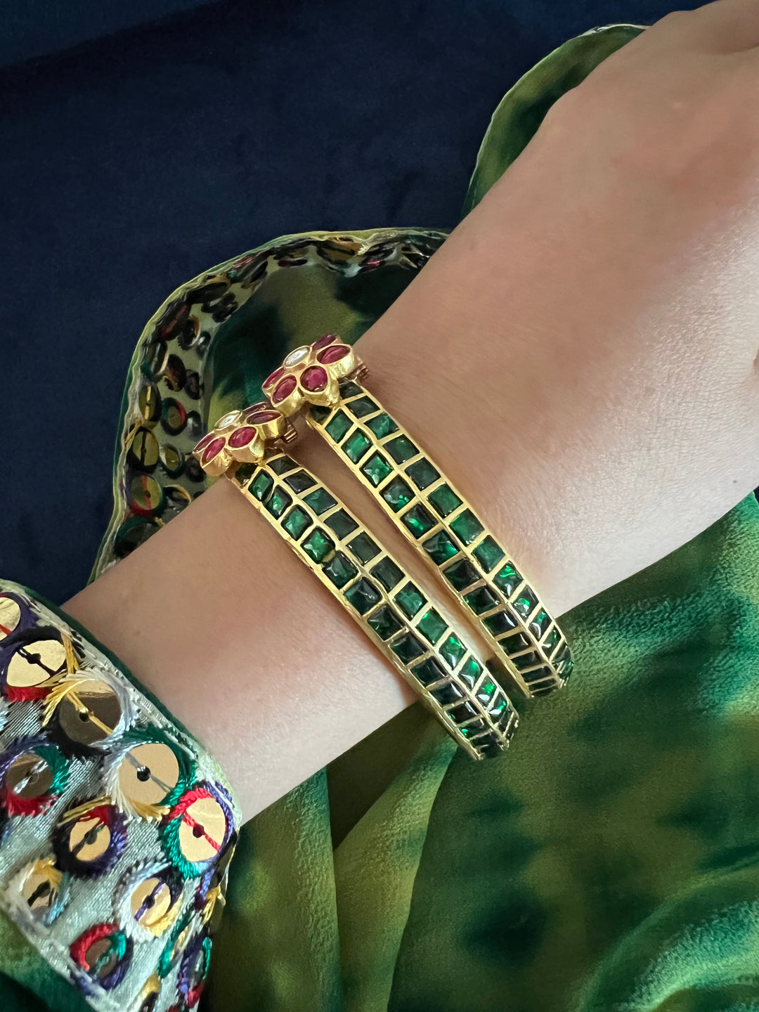 Exquisite Jadau Kundan Bangle Set - Unparalleled Quality and Craftsmanship