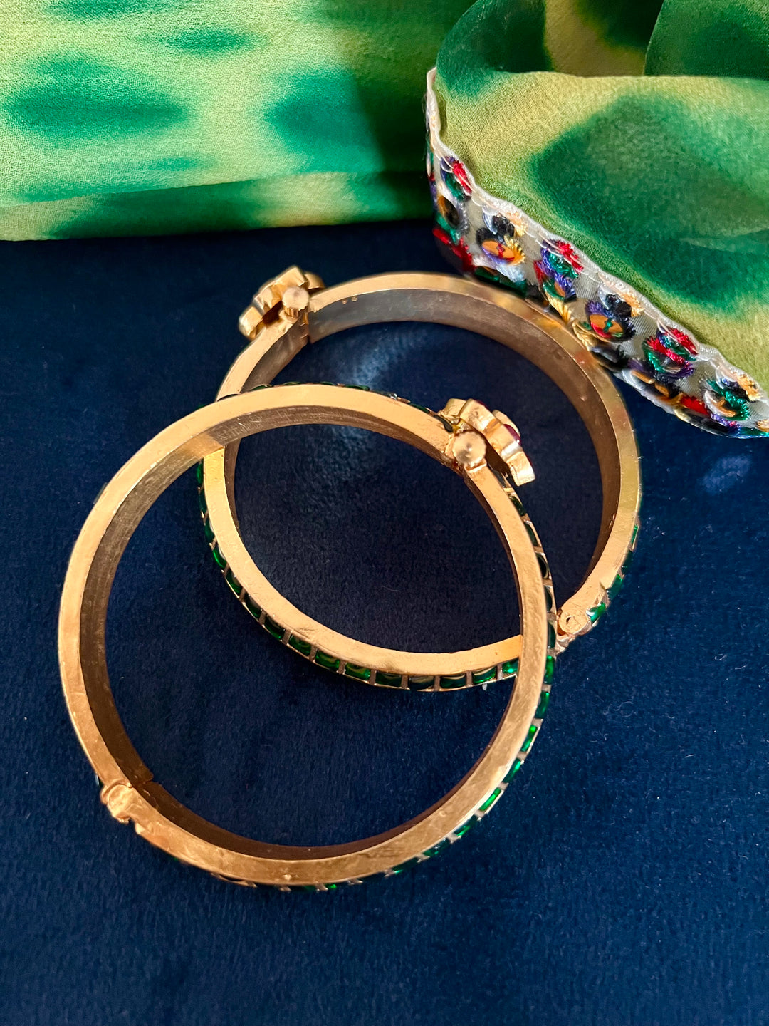Exquisite Jadau Kundan Bangle Set - Unparalleled Quality and Craftsmanship