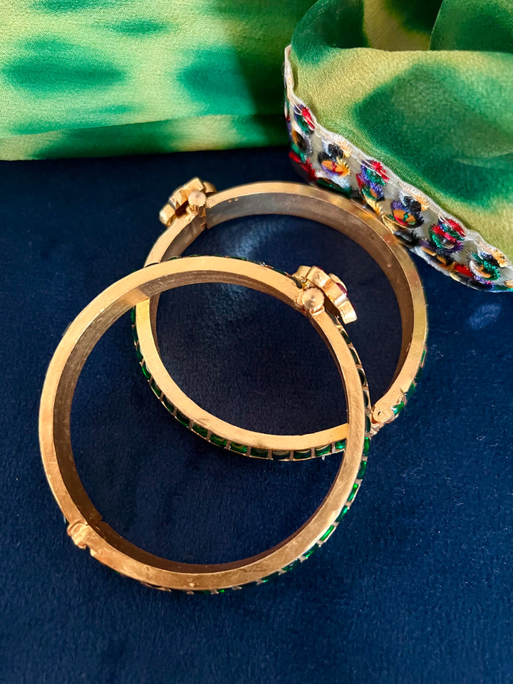 Exquisite Jadau Kundan Bangle Set - Unparalleled Quality and Craftsmanship