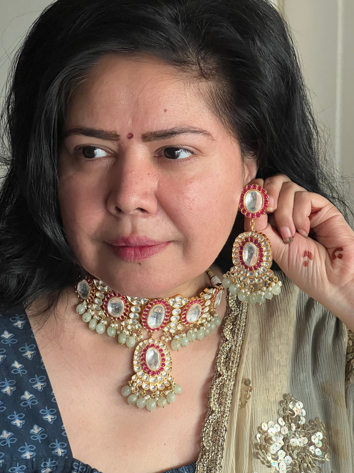 Elegant Kundan Necklace Set