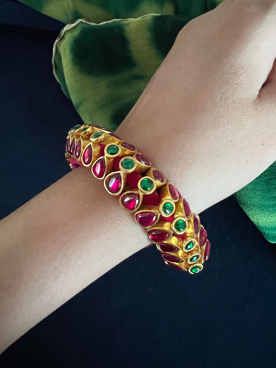 Handcrafted Opulence: Indian Traditional Bracelet with Luxurious Velvet Lining