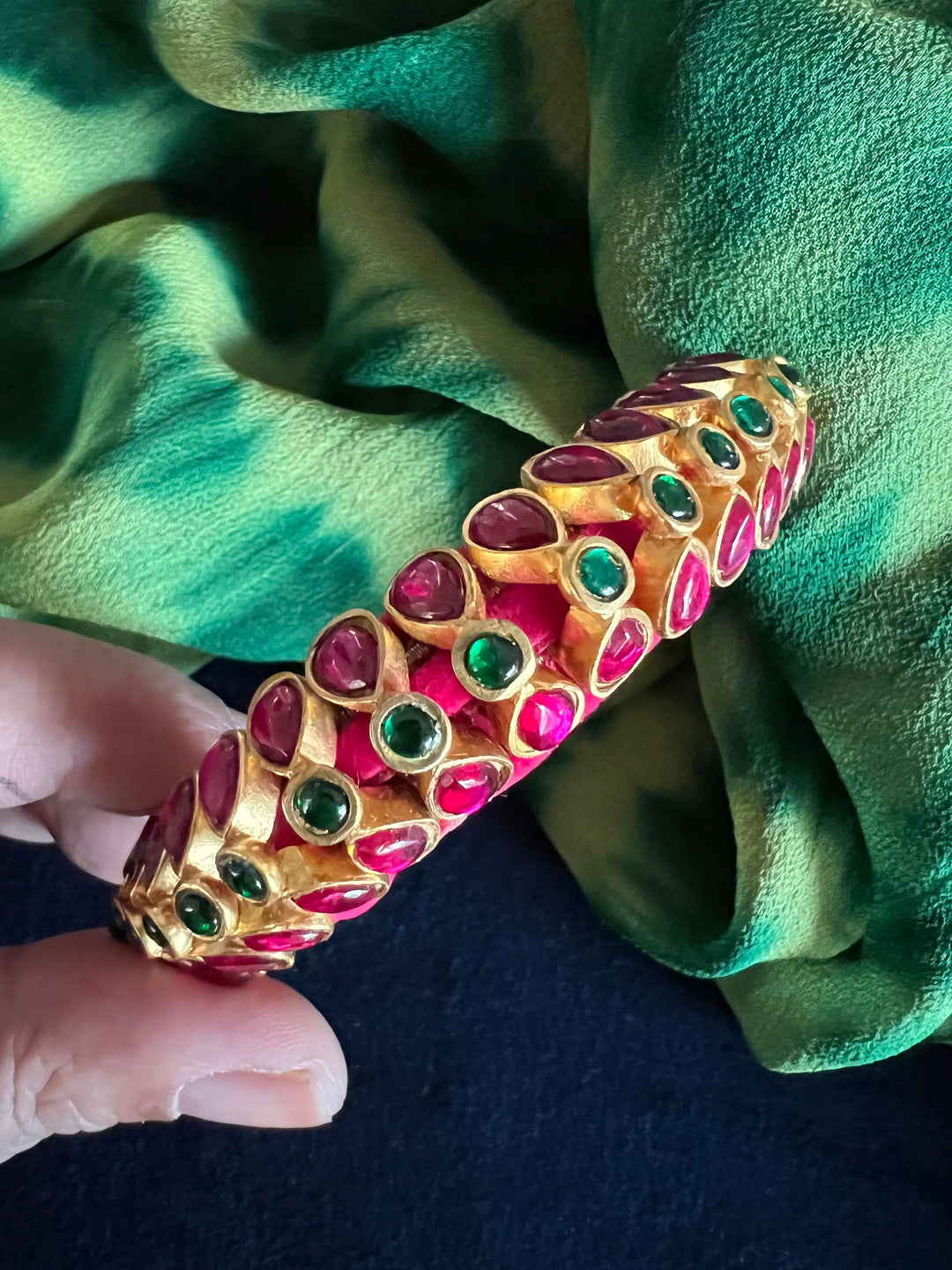 Handcrafted Opulence: Indian Traditional Bracelet with Luxurious Velvet Lining