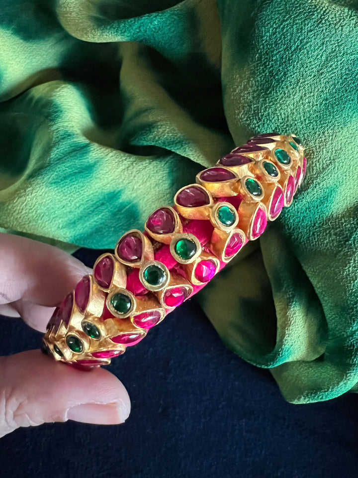 Handcrafted Opulence: Indian Traditional Bracelet with Luxurious Velvet Lining