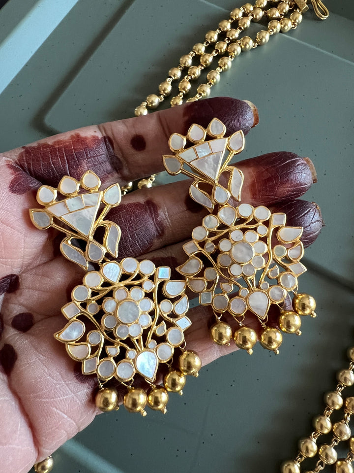 Elegant Mother of Pearl 925 Silver Necklace Set - Unmatched Quality and Style