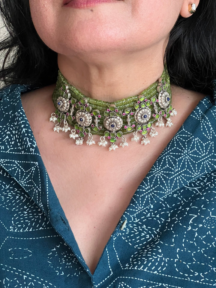 Elegant 925 Silver Peridot Kundan Choker Necklace Set with Beautiful Embellishments