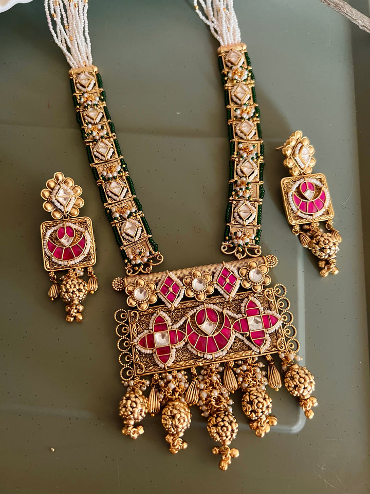 Vintage Wedding Pendant Necklace Set - A Masterpiece of Elegance