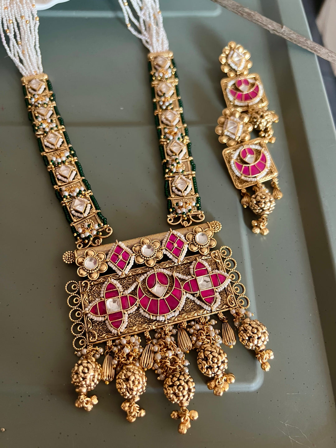 Vintage Wedding Pendant Necklace Set - A Masterpiece of Elegance