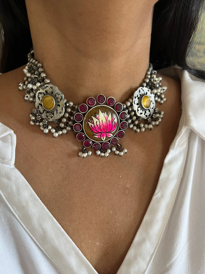 Vintage Artistic Choker with Statement Earrings