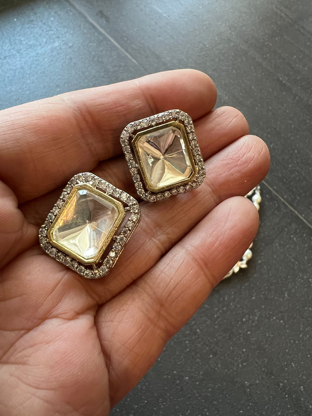 Scintillating Kundan Shell Pearls Choker with Earrings