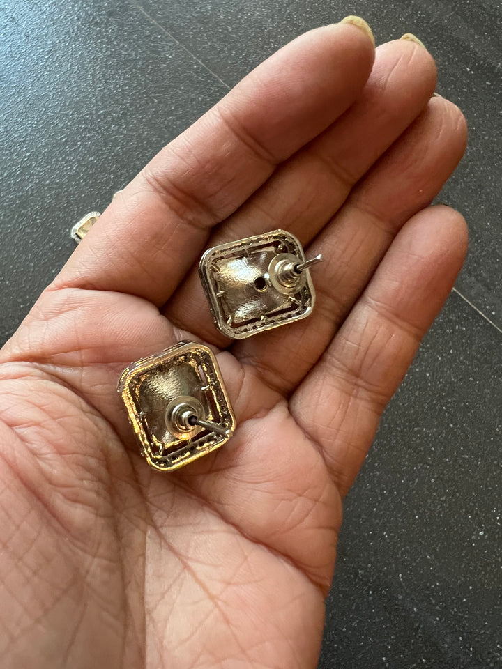 Scintillating Kundan Shell Pearls Choker with Earrings