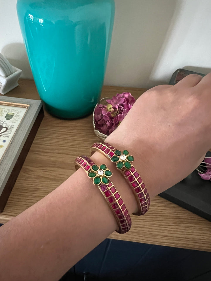 Exquisite Jadau Kundan Bangle Set - Unparalleled Quality and Craftsmanship