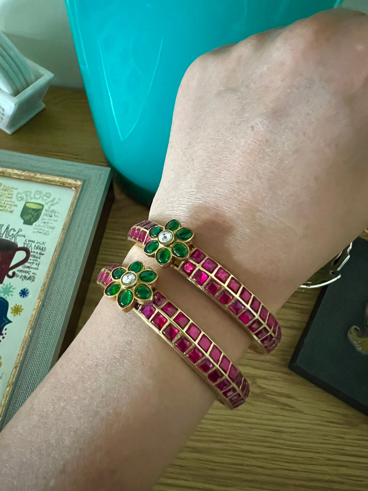 Exquisite Jadau Kundan Bangle Set - Unparalleled Quality and Craftsmanship