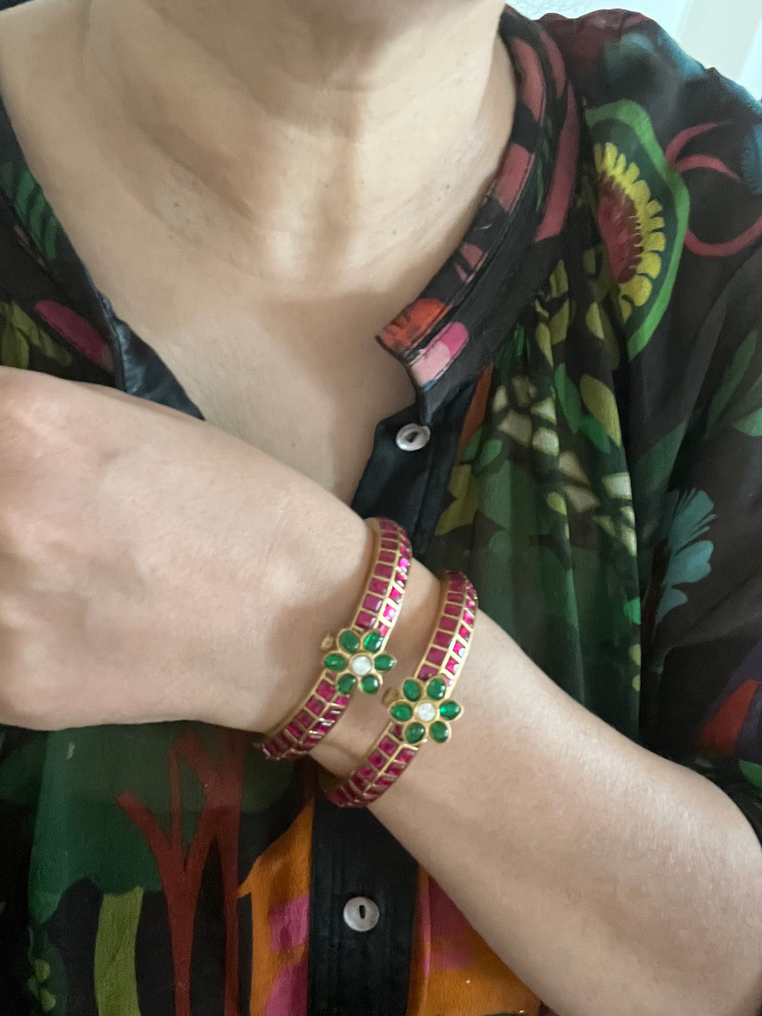 Exquisite Jadau Kundan Bangle Set - Unparalleled Quality and Craftsmanship