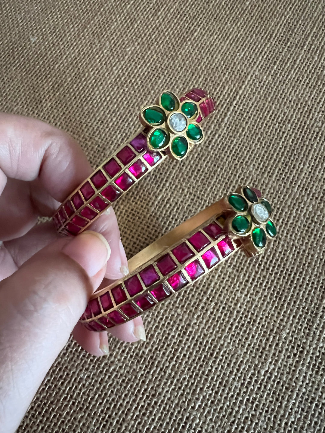 Exquisite Jadau Kundan Bangle Set - Unparalleled Quality and Craftsmanship