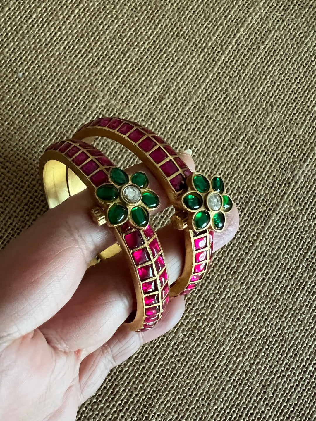 Exquisite Jadau Kundan Bangle Set - Unparalleled Quality and Craftsmanship