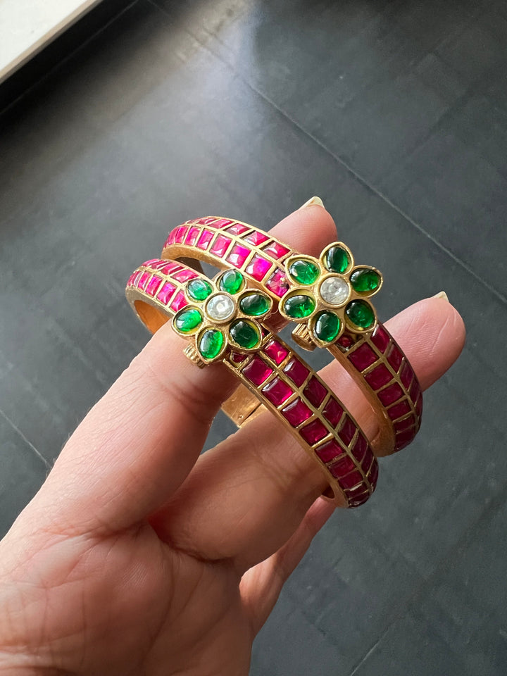 Exquisite Jadau Kundan Bangle Set - Unparalleled Quality and Craftsmanship