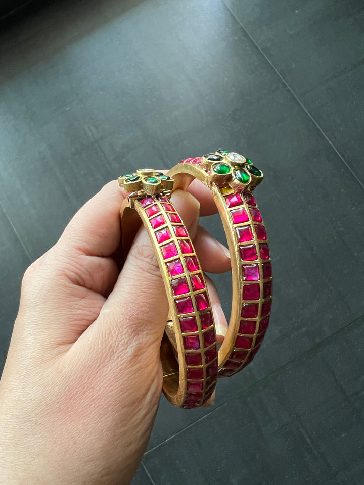 Exquisite Jadau Kundan Bangle Set - Unparalleled Quality and Craftsmanship