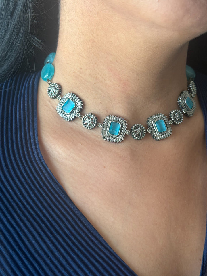 Antique Brass Choker – Flexible & Elegant