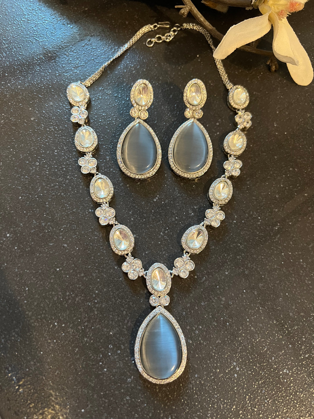 Victorian Kundan Necklace with Earrings