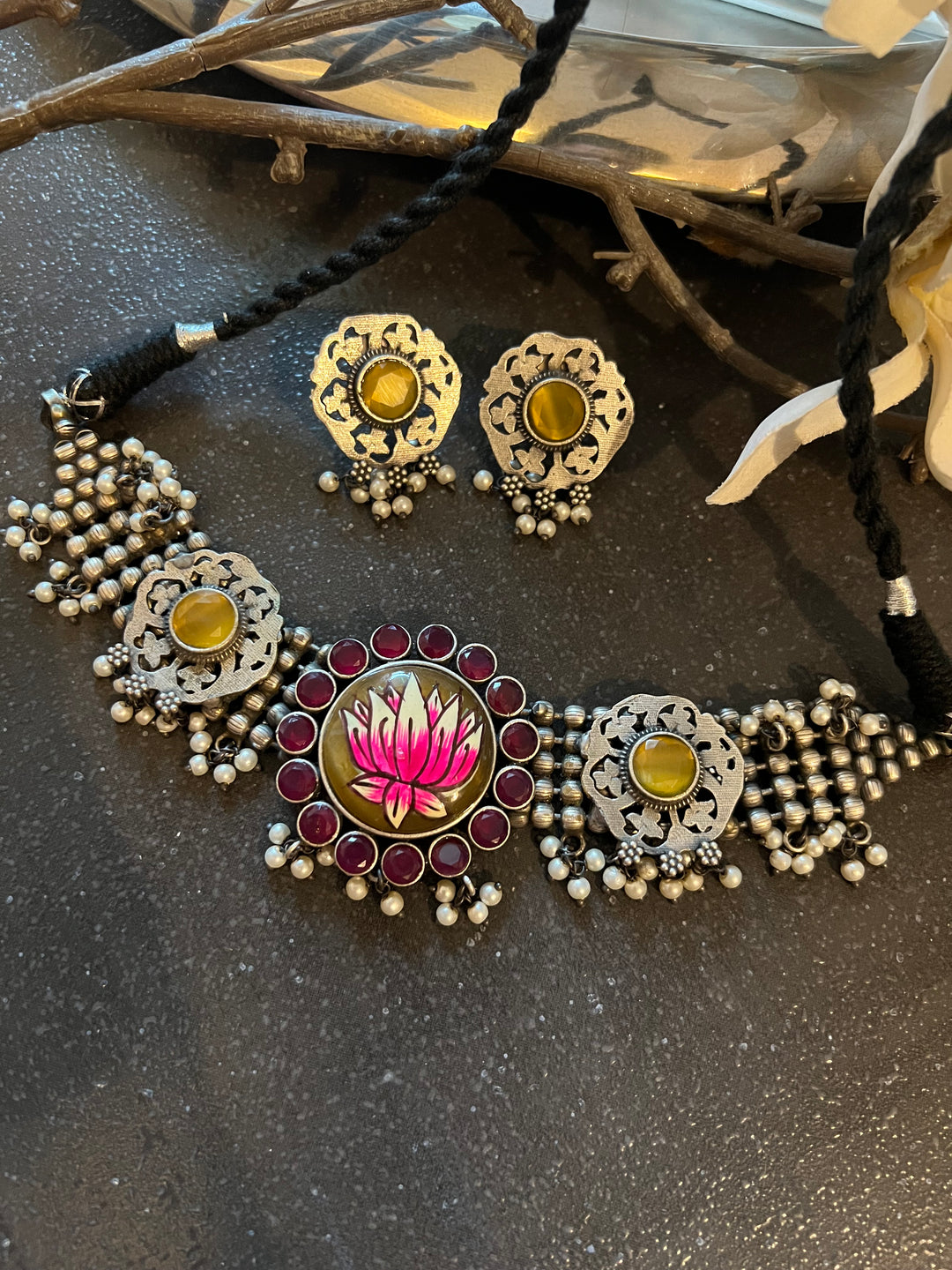 Vintage Artistic Choker with Statement Earrings